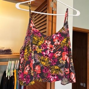 Flowy cropped floral print tank top